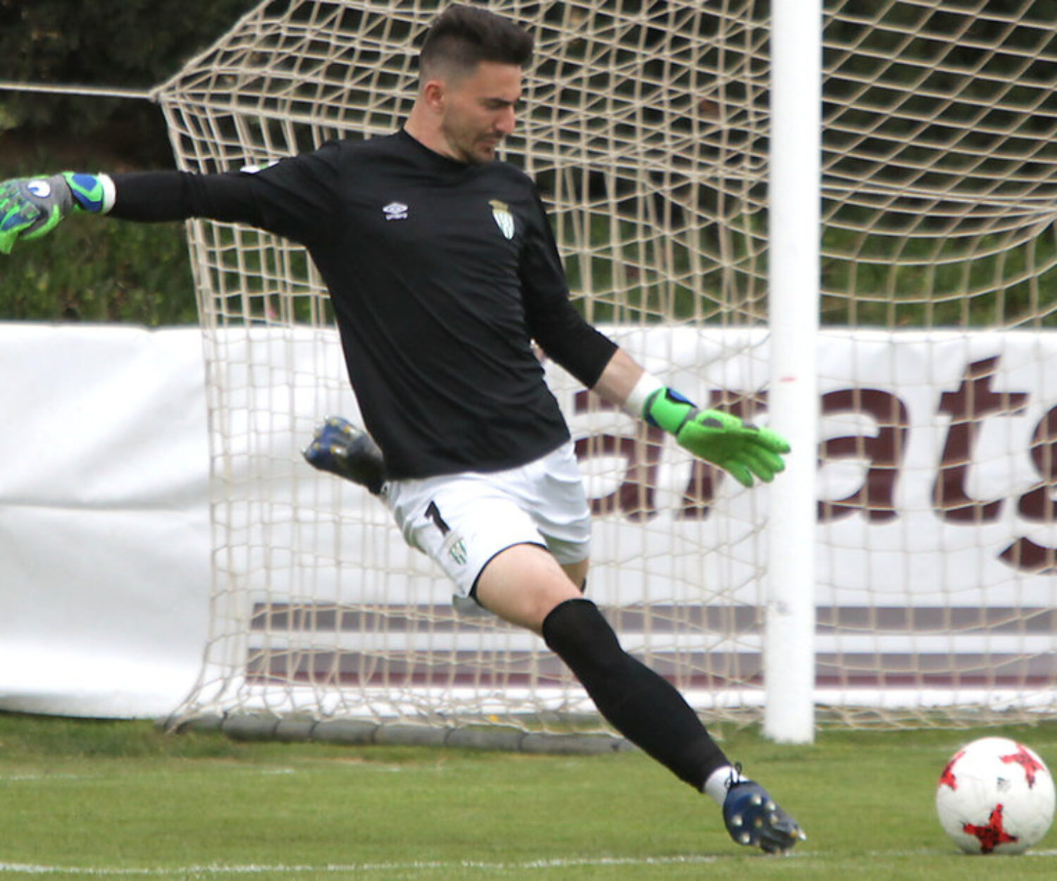 Peralada Futbol. Temporada 2017/18. 2a divisió B. Partit entre el Peralada i l'Ontinyent al municipal de Peralada.